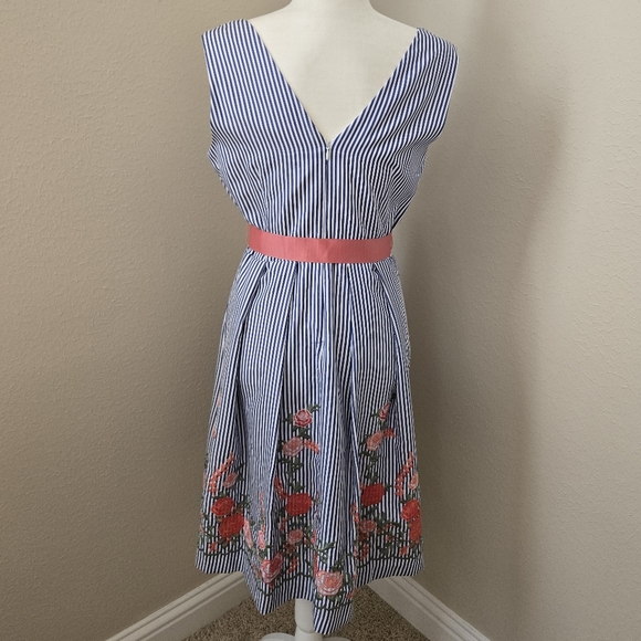 Madison Leigh Embroidered Off Shoulder Dress - EUC - Picture 3 of 6